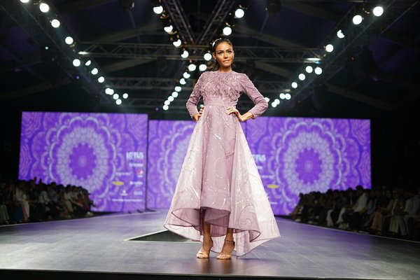 Collier femme : une sélection éclatante pour toutes les envies!